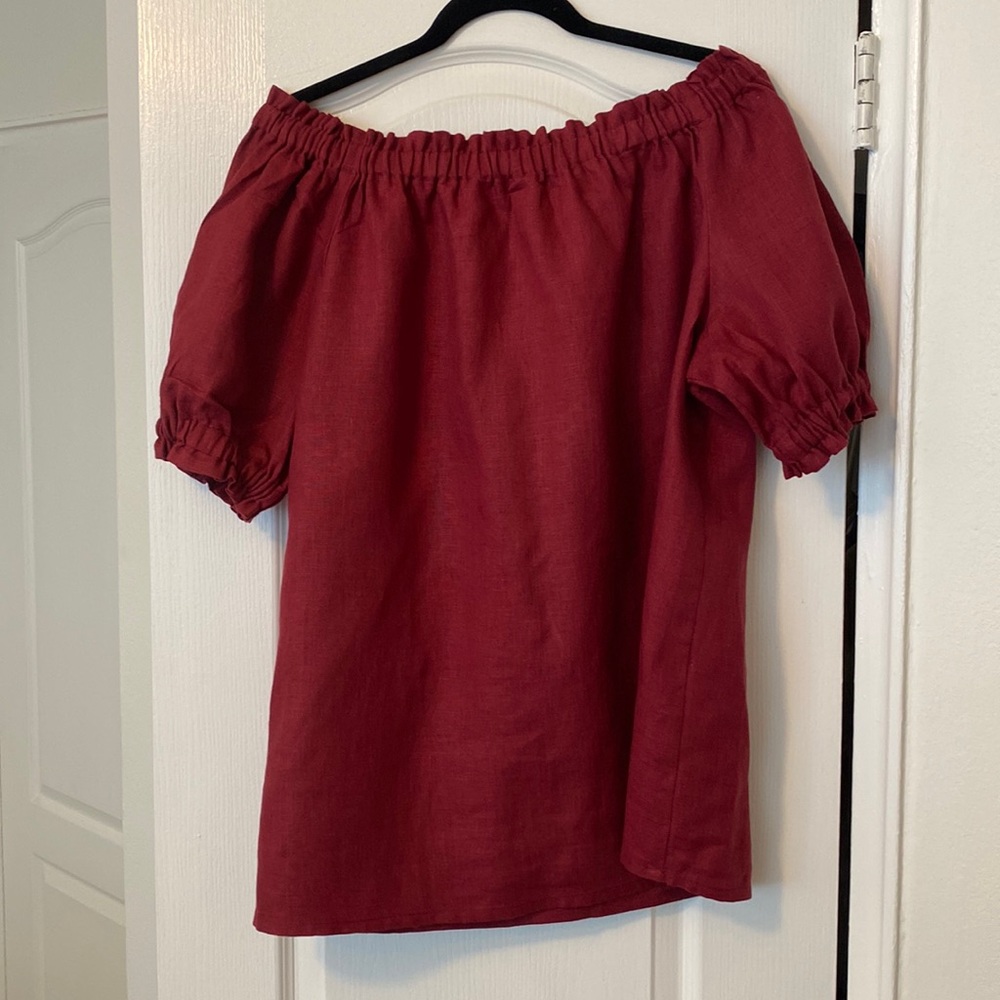 Rich red off-the-shoulder 100% linen shirt will make sure all eyes are on you